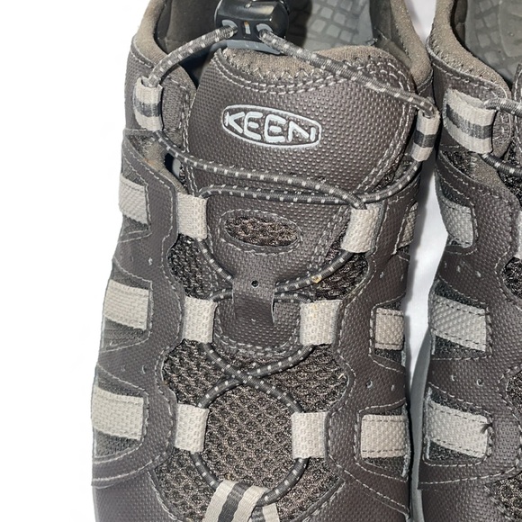 Keen women’s shoes, size 10 - Picture 2 of 12